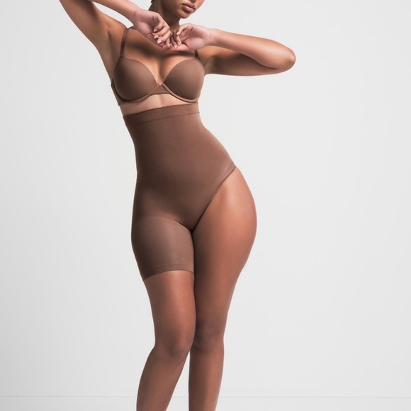 SKIMS Seamless Sculpt Solution Short Left Leg Opening Shaping In Cocoa Brown - Picture 5 of 5